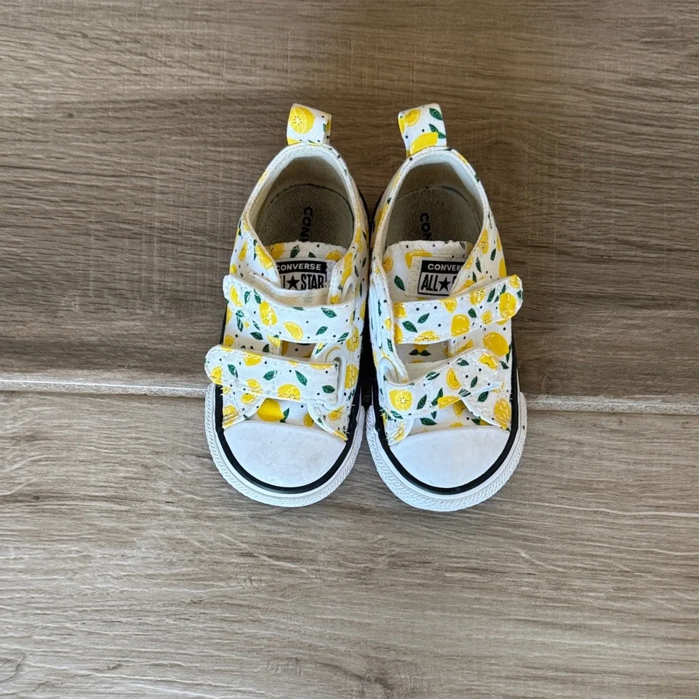 Converse Kids 5 Lemon Print Sneakers